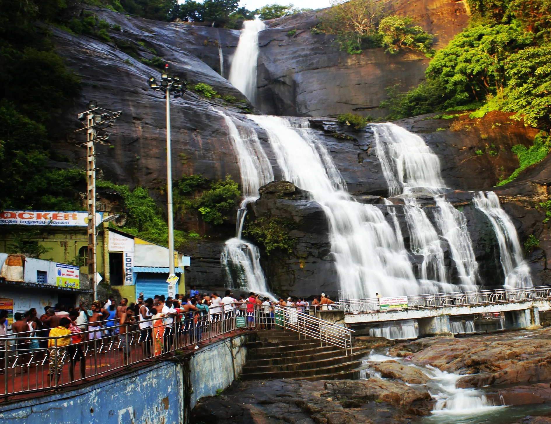 Waterfalls and scenic nature in Kutralam